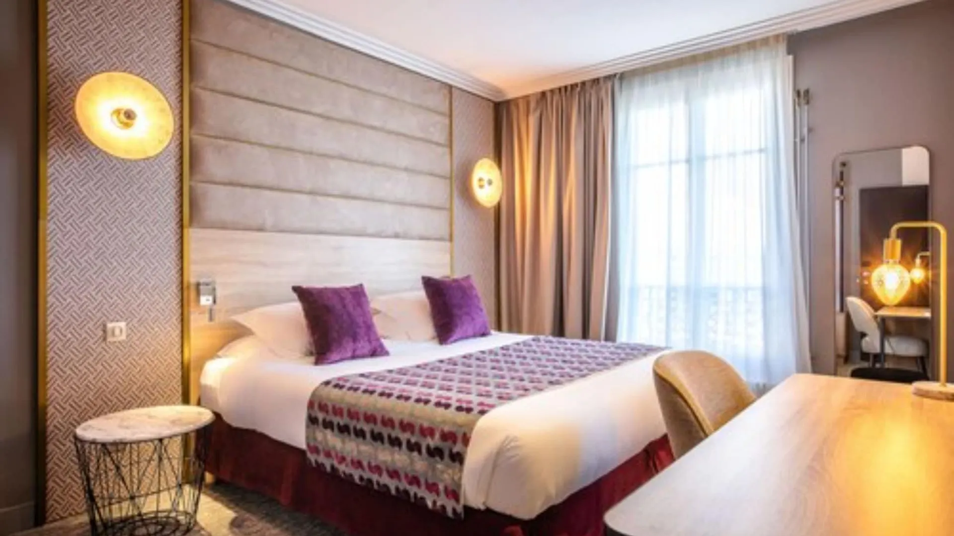 Nude - Color Vision Hotel 4*