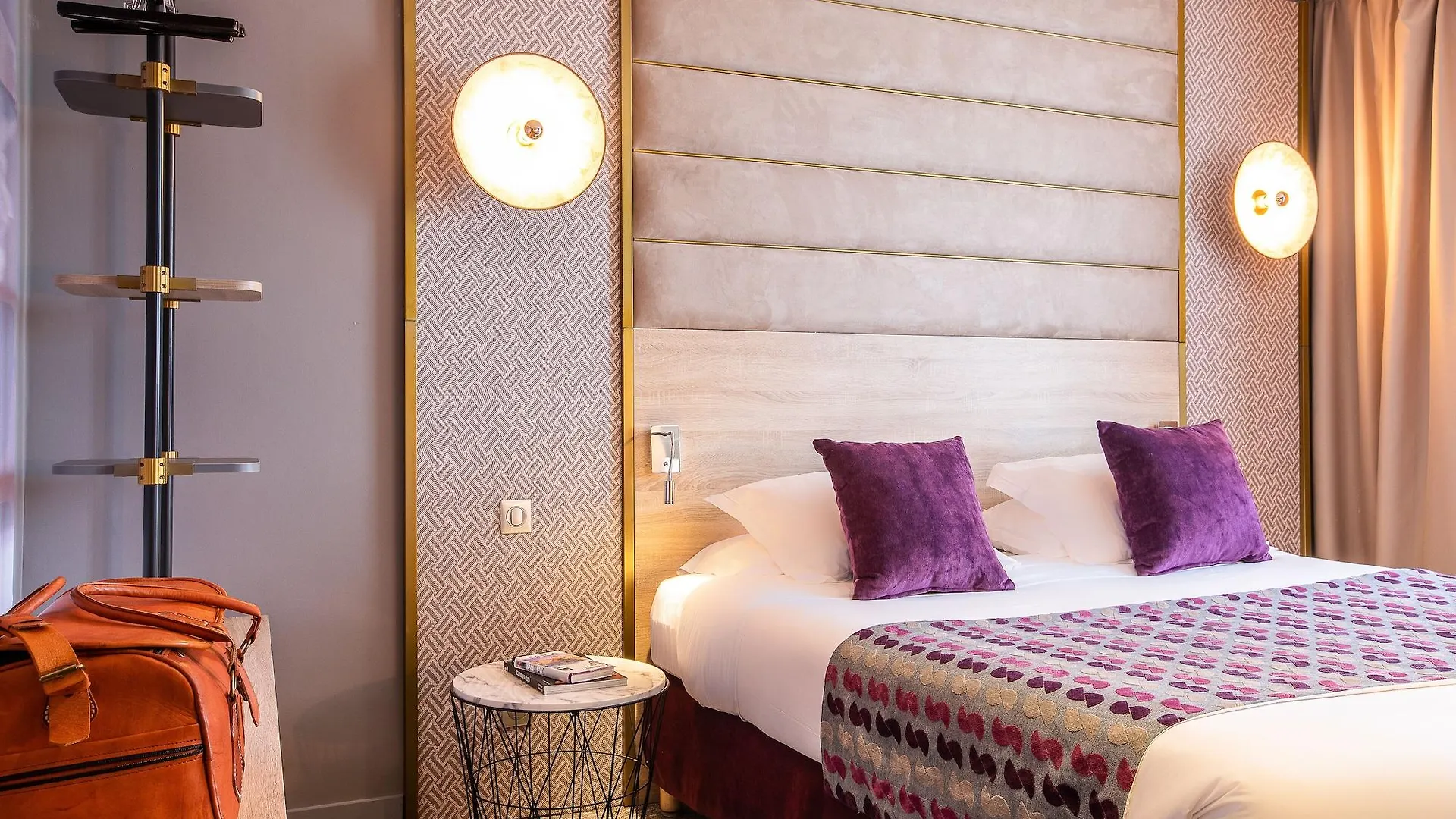 Hotel Nude - Color Vision 4*