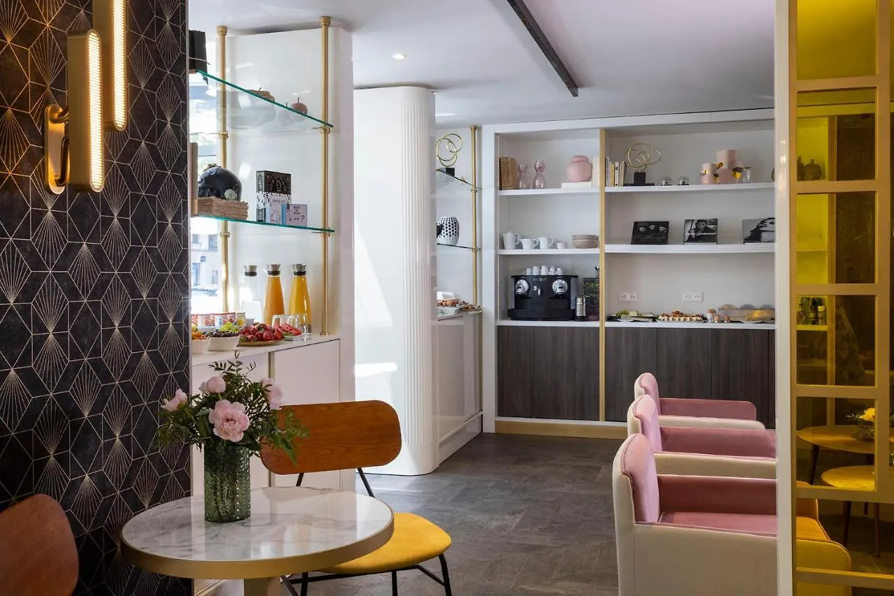 Nude - Color Vision Hotel Paris