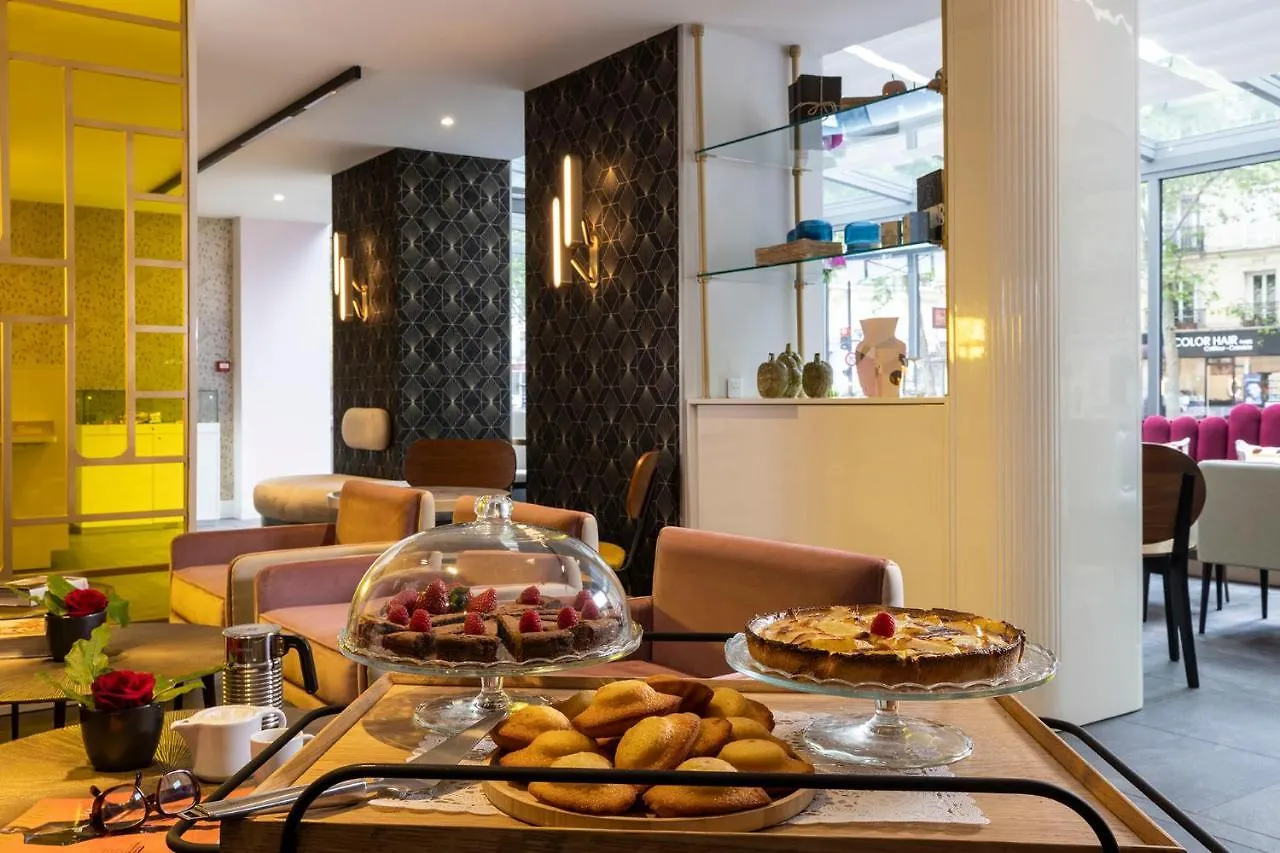 Nude - Color Vision Hotel Paris
