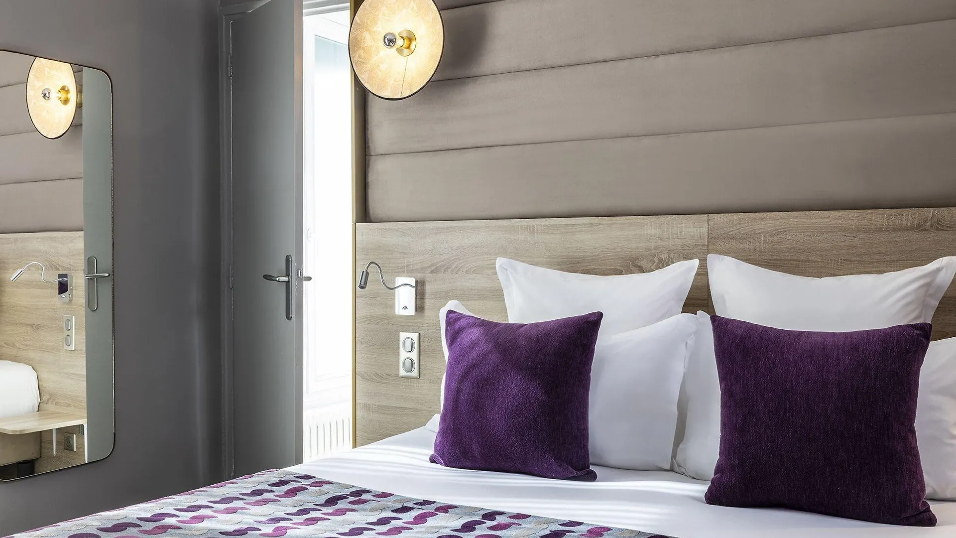 Hotel Nude - Color Vision