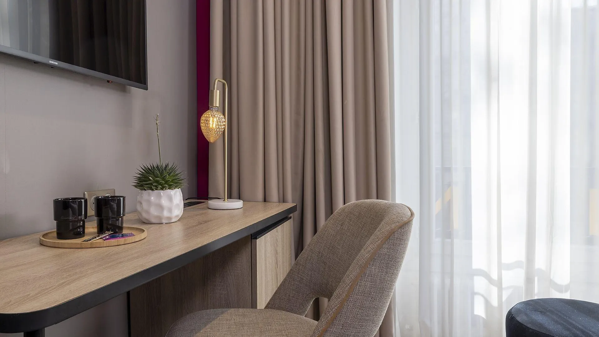 Nude - Color Vision Hotel