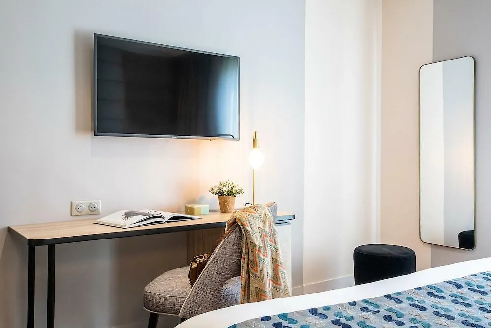 Hotel Nude - Color Vision Paris