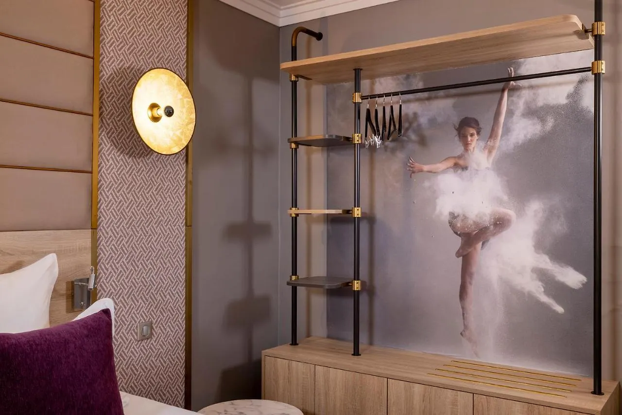 Hotel Nude - Color Vision Paříž