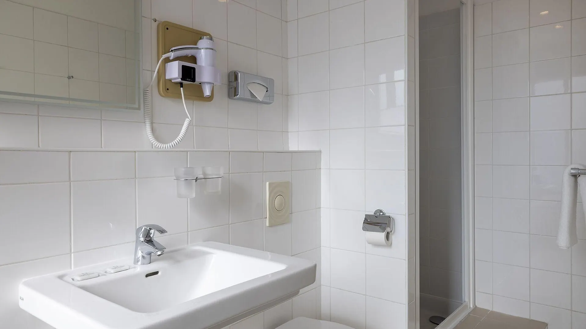 Nude - Color Vision Hotel