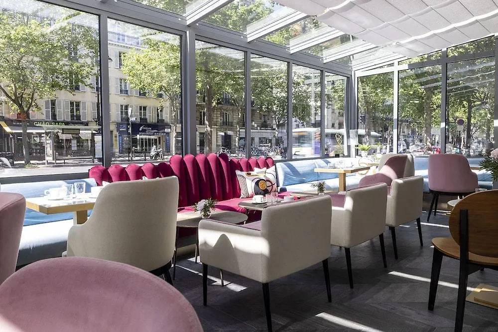 Nude 4* Parijs